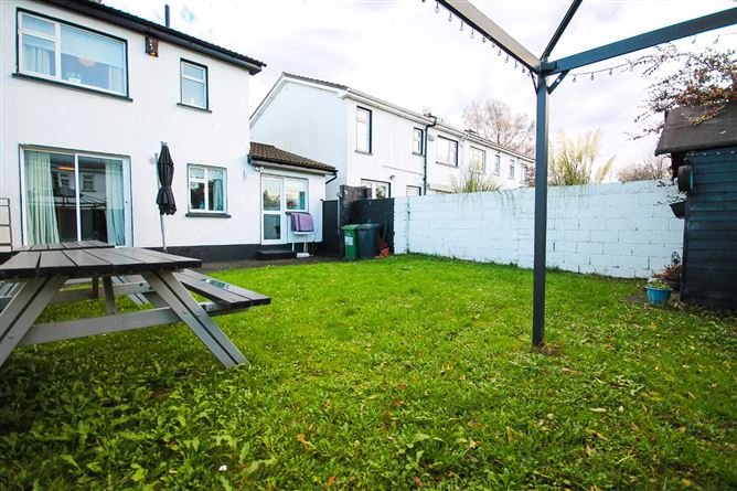 28 The Close, Kingswood Heights, Dublin 24