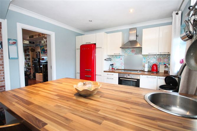 28 The Close, Kingswood Heights, Dublin 24