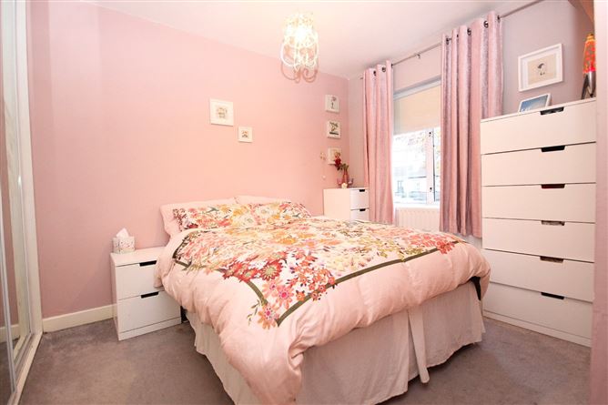 28 The Close, Kingswood Heights, Dublin 24