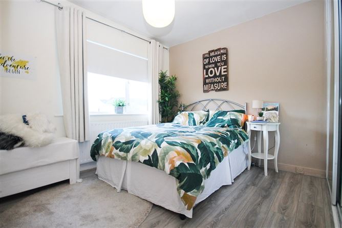 28 The Close, Kingswood Heights, Dublin 24