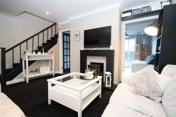 28 The Close, Kingswood Heights, Dublin 24