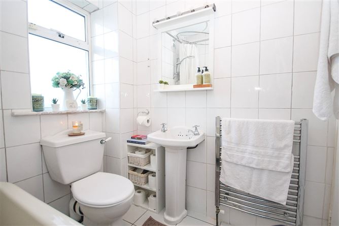 28 The Close, Kingswood Heights, Dublin 24