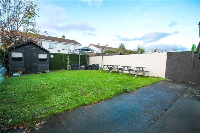 28 The Close, Kingswood Heights, Dublin 24