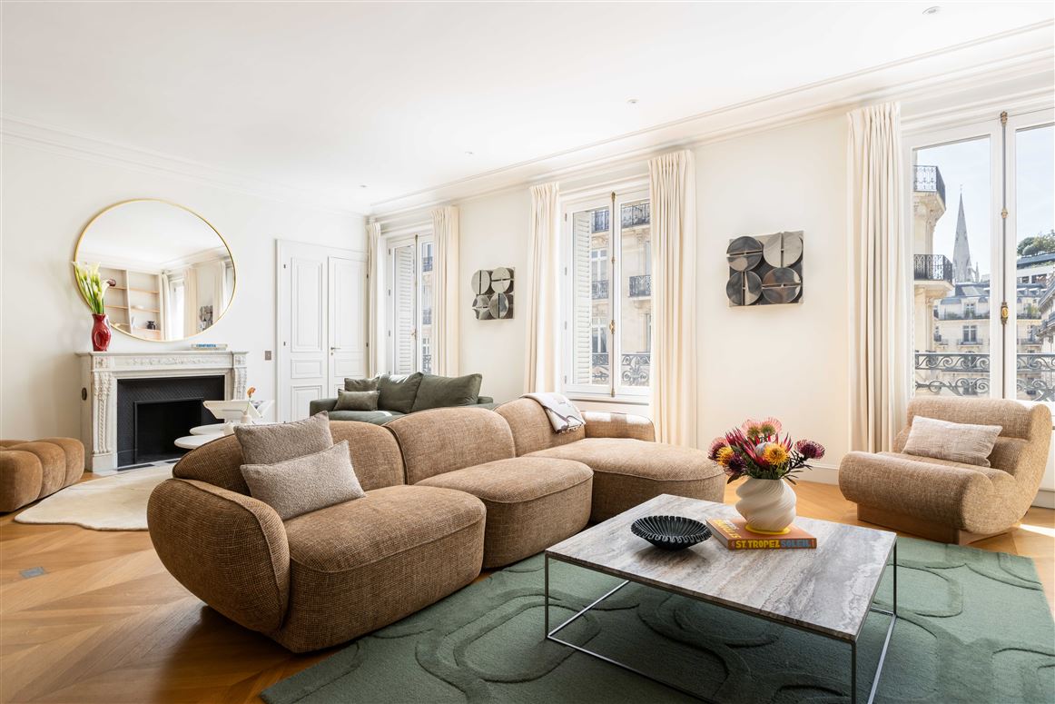 Elegant Avenue Living,Paris,Île-de-France,France