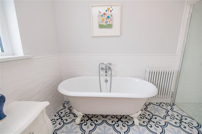 https://photos-a.propertyimages.ie/media/2/7/5/5018572/ce24dbef-ce46-4f72-b71e-deff2c337b0a_l.jpg