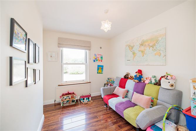 https://photos-a.propertyimages.ie/media/2/7/5/5018572/ce24dbef-ce46-4f72-b71e-deff2c337b0a_l.jpg