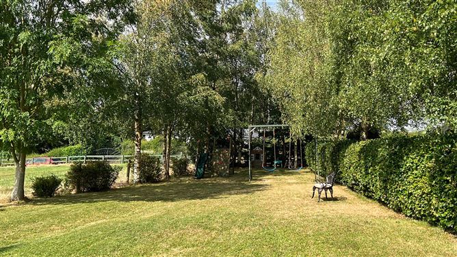 https://photos-a.propertyimages.ie/media/2/7/5/5018572/ce24dbef-ce46-4f72-b71e-deff2c337b0a_l.jpg