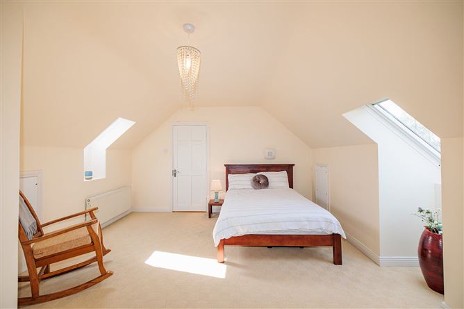 https://photos-a.propertyimages.ie/media/2/7/5/5018572/ce24dbef-ce46-4f72-b71e-deff2c337b0a_l.jpg