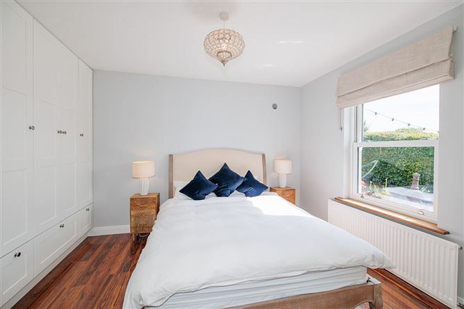 https://photos-a.propertyimages.ie/media/2/7/5/5018572/ce24dbef-ce46-4f72-b71e-deff2c337b0a_l.jpg