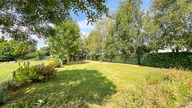 https://photos-a.propertyimages.ie/media/2/7/5/5018572/ce24dbef-ce46-4f72-b71e-deff2c337b0a_l.jpg