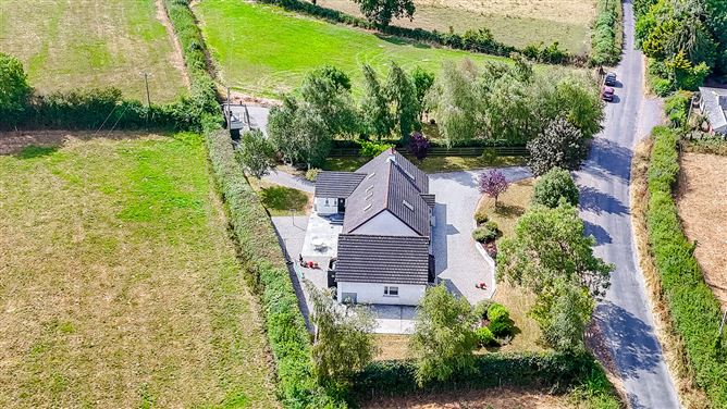 https://photos-a.propertyimages.ie/media/2/7/5/5018572/ce24dbef-ce46-4f72-b71e-deff2c337b0a_l.jpg