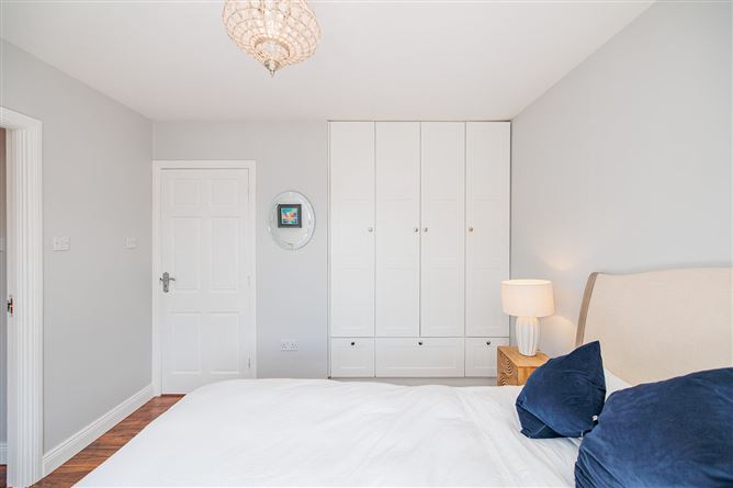 https://photos-a.propertyimages.ie/media/2/7/5/5018572/ce24dbef-ce46-4f72-b71e-deff2c337b0a_l.jpg