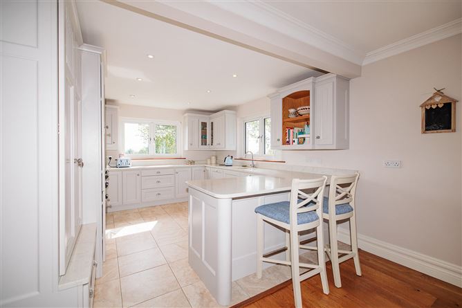 https://photos-a.propertyimages.ie/media/2/7/5/5018572/ce24dbef-ce46-4f72-b71e-deff2c337b0a_l.jpg