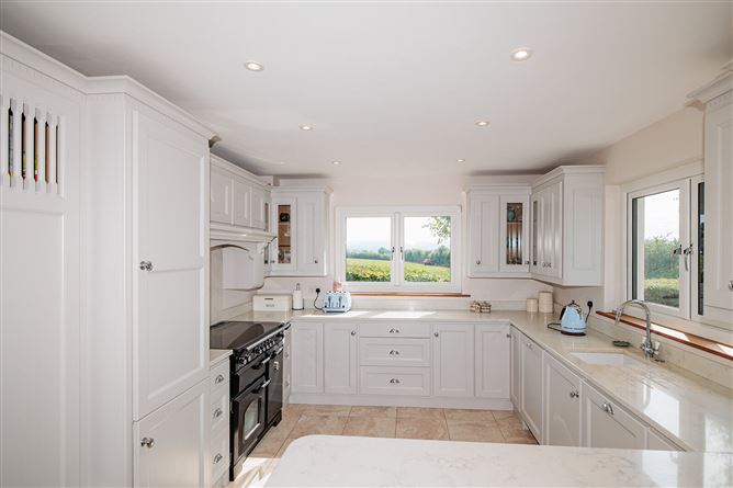 https://photos-a.propertyimages.ie/media/2/7/5/5018572/ce24dbef-ce46-4f72-b71e-deff2c337b0a_l.jpg