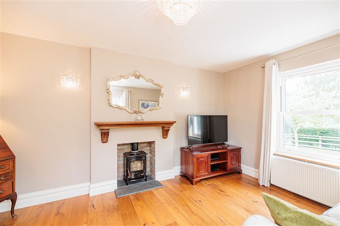 https://photos-a.propertyimages.ie/media/2/7/5/5018572/ce24dbef-ce46-4f72-b71e-deff2c337b0a_l.jpg