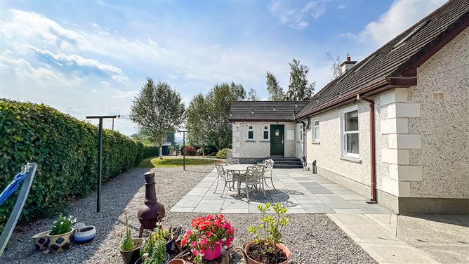 https://photos-a.propertyimages.ie/media/2/7/5/5018572/ce24dbef-ce46-4f72-b71e-deff2c337b0a_l.jpg