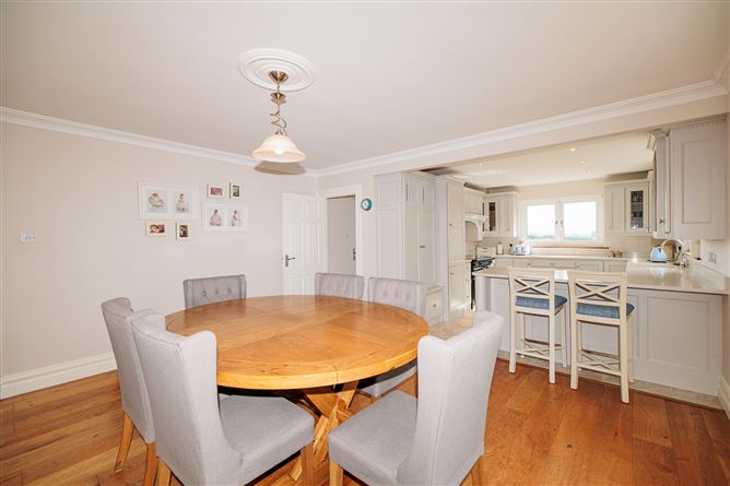 https://photos-a.propertyimages.ie/media/2/7/5/5018572/ce24dbef-ce46-4f72-b71e-deff2c337b0a_l.jpg