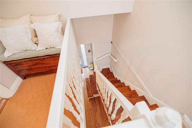 https://photos-a.propertyimages.ie/media/2/7/5/5018572/ce24dbef-ce46-4f72-b71e-deff2c337b0a_l.jpg