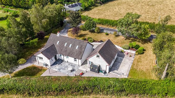 https://photos-a.propertyimages.ie/media/2/7/5/5018572/ce24dbef-ce46-4f72-b71e-deff2c337b0a_l.jpg