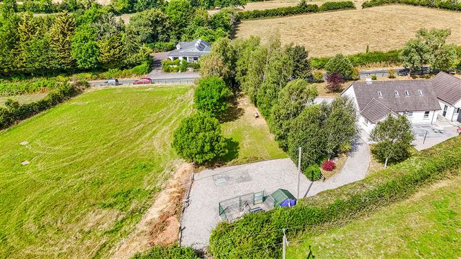 https://photos-a.propertyimages.ie/media/2/7/5/5018572/ce24dbef-ce46-4f72-b71e-deff2c337b0a_l.jpg