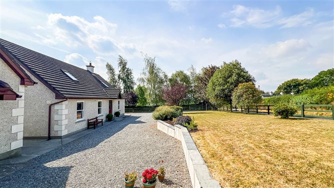 https://photos-a.propertyimages.ie/media/2/7/5/5018572/ce24dbef-ce46-4f72-b71e-deff2c337b0a_l.jpg