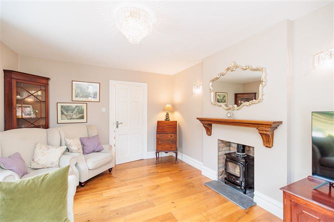 https://photos-a.propertyimages.ie/media/2/7/5/5018572/ce24dbef-ce46-4f72-b71e-deff2c337b0a_l.jpg