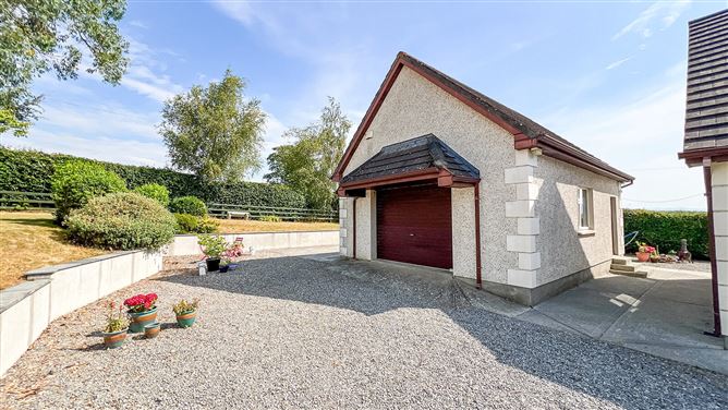 https://photos-a.propertyimages.ie/media/2/7/5/5018572/ce24dbef-ce46-4f72-b71e-deff2c337b0a_l.jpg