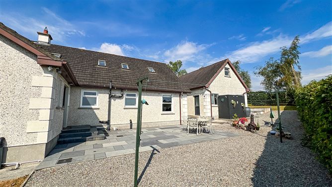 https://photos-a.propertyimages.ie/media/2/7/5/5018572/ce24dbef-ce46-4f72-b71e-deff2c337b0a_l.jpg
