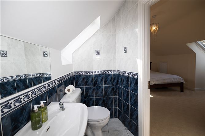 https://photos-a.propertyimages.ie/media/2/7/5/5018572/ce24dbef-ce46-4f72-b71e-deff2c337b0a_l.jpg