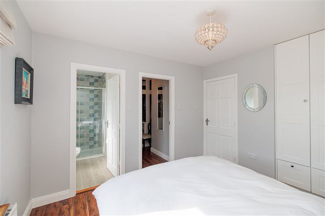 https://photos-a.propertyimages.ie/media/2/7/5/5018572/ce24dbef-ce46-4f72-b71e-deff2c337b0a_l.jpg
