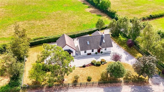 https://photos-a.propertyimages.ie/media/2/7/5/5018572/ce24dbef-ce46-4f72-b71e-deff2c337b0a_l.jpg