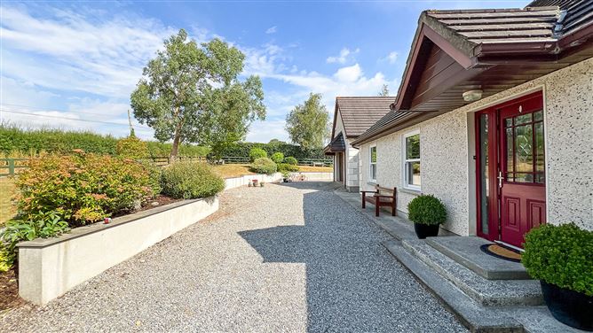 https://photos-a.propertyimages.ie/media/2/7/5/5018572/ce24dbef-ce46-4f72-b71e-deff2c337b0a_l.jpg