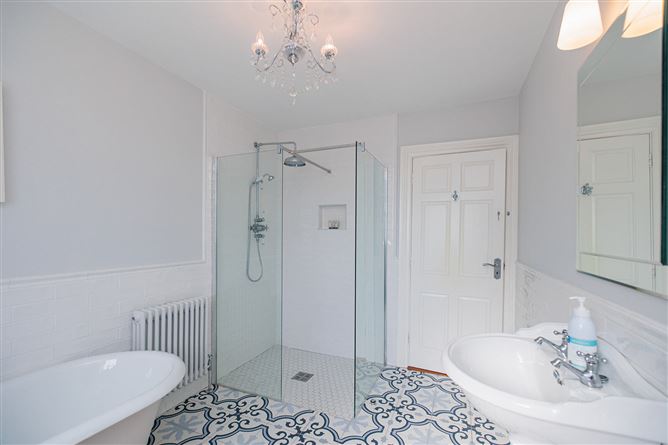 https://photos-a.propertyimages.ie/media/2/7/5/5018572/ce24dbef-ce46-4f72-b71e-deff2c337b0a_l.jpg