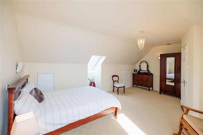 https://photos-a.propertyimages.ie/media/2/7/5/5018572/ce24dbef-ce46-4f72-b71e-deff2c337b0a_l.jpg