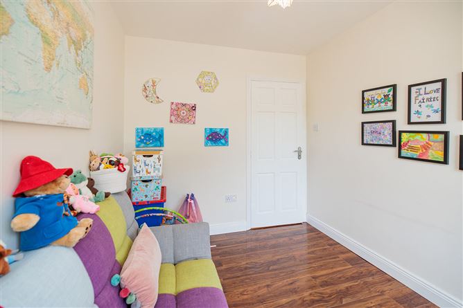 https://photos-a.propertyimages.ie/media/2/7/5/5018572/ce24dbef-ce46-4f72-b71e-deff2c337b0a_l.jpg