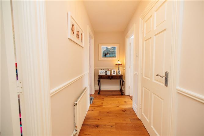 https://photos-a.propertyimages.ie/media/2/7/5/5018572/ce24dbef-ce46-4f72-b71e-deff2c337b0a_l.jpg