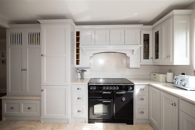 https://photos-a.propertyimages.ie/media/2/7/5/5018572/ce24dbef-ce46-4f72-b71e-deff2c337b0a_l.jpg