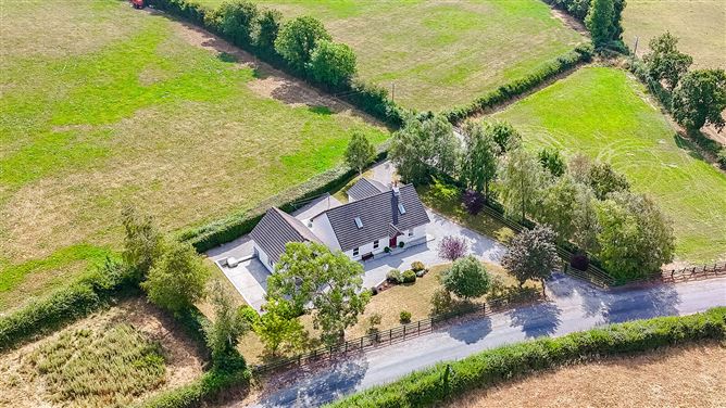 https://photos-a.propertyimages.ie/media/2/7/5/5018572/ce24dbef-ce46-4f72-b71e-deff2c337b0a_l.jpg