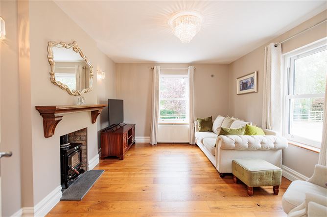 https://photos-a.propertyimages.ie/media/2/7/5/5018572/ce24dbef-ce46-4f72-b71e-deff2c337b0a_l.jpg