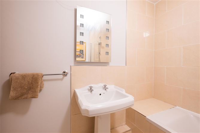 52 Shelbourne Park, South Lotts Road, Grand Canal Dk, Dublin 4