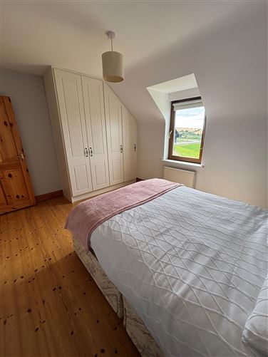 https://photos-a.propertyimages.ie/media/2/7/6/4948672/732e5922-85db-4af1-9e75-d1bc98f63a56_l.jpg