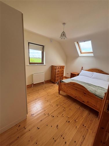 https://photos-a.propertyimages.ie/media/2/7/6/4948672/732e5922-85db-4af1-9e75-d1bc98f63a56_l.jpg