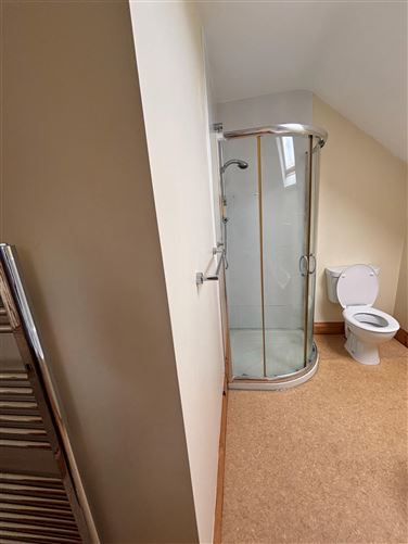 https://photos-a.propertyimages.ie/media/2/7/6/4948672/732e5922-85db-4af1-9e75-d1bc98f63a56_l.jpg
