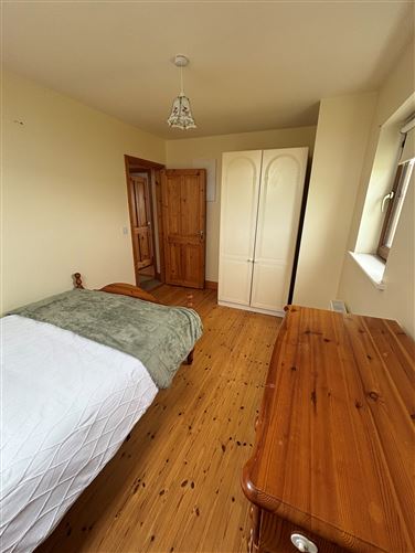 https://photos-a.propertyimages.ie/media/2/7/6/4948672/732e5922-85db-4af1-9e75-d1bc98f63a56_l.jpg