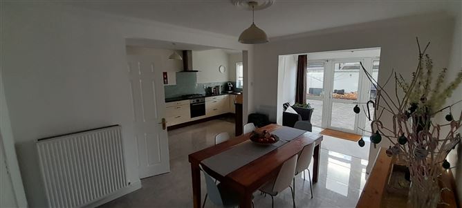 https://photos-a.propertyimages.ie/media/2/7/6/5004672/47cd9a5d-eb05-4894-9122-f2f155000f64_l.jpg