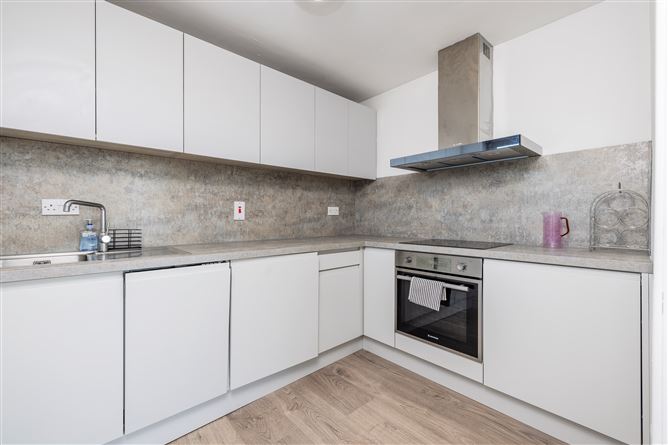 https://photos-a.propertyimages.ie/media/2/7/6/5005672/f1840534-236a-4e77-a1f4-90fe35d6fc35_l.jpg