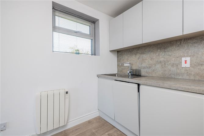 https://photos-a.propertyimages.ie/media/2/7/6/5005672/f1840534-236a-4e77-a1f4-90fe35d6fc35_l.jpg