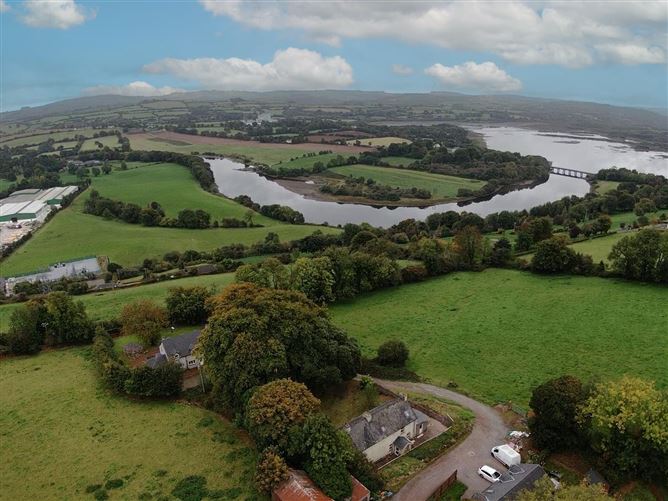 The Farmhouse, Sleaveen East , Macroom, Cork