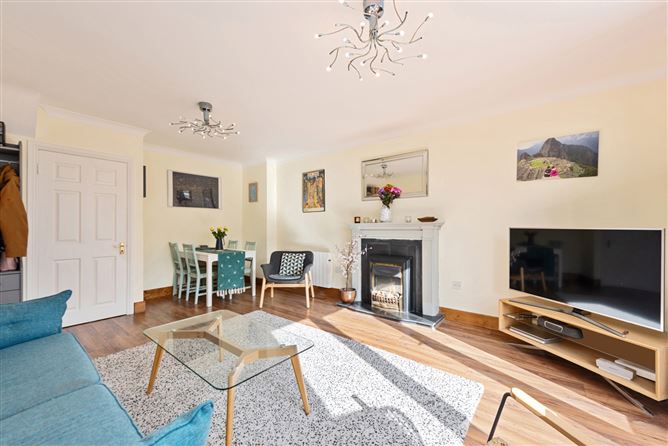 12 Castle Court, Main Street, Rathfarnham, Dublin 14