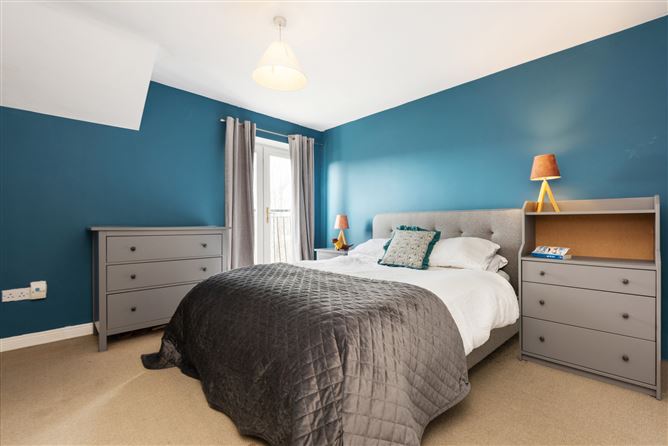 12 Castle Court, Main Street, Rathfarnham, Dublin 14